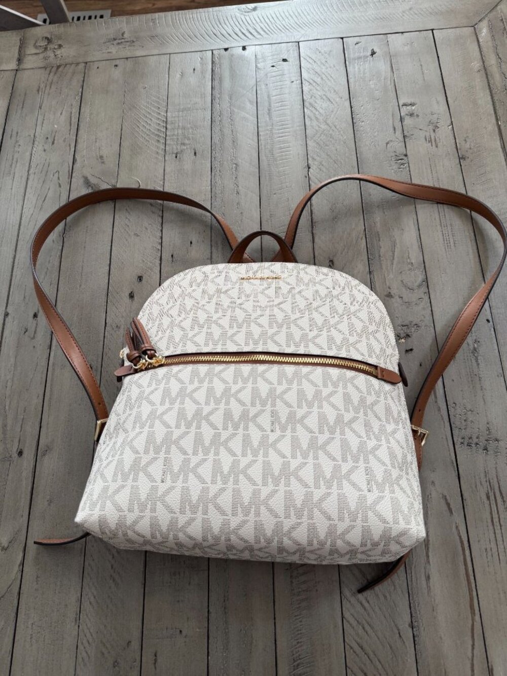 Michael Kors Dallas Medium Signature Logo Backpack in Vanilla / Luggage NWOT - Picture 2 of 11